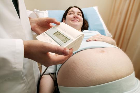 magas vérnyomás a szülés során