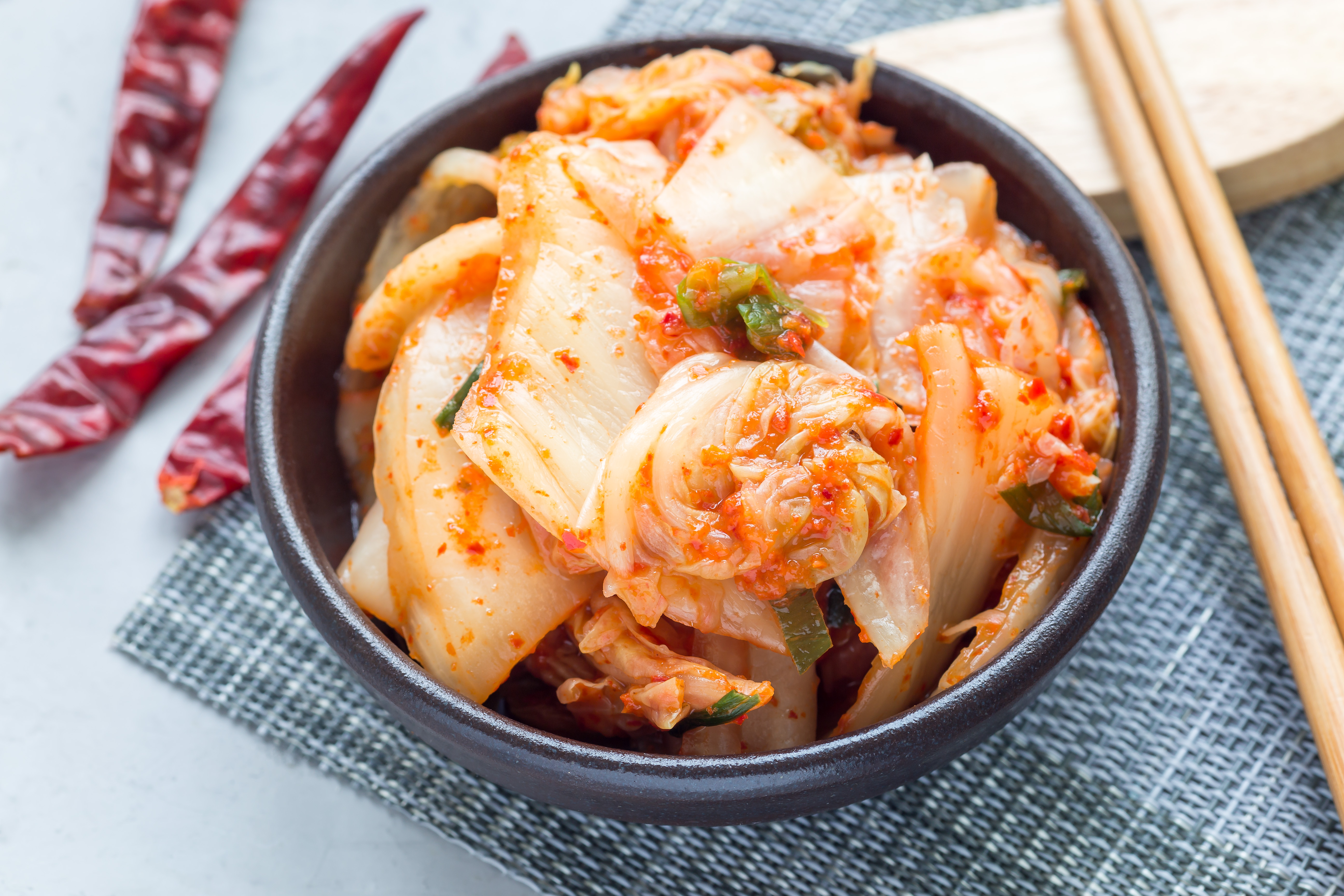 A fermentált ételek, például a kimchi, jótékony hatással vannak az emésztőrendszerre. (Fotó: Envato Elements)